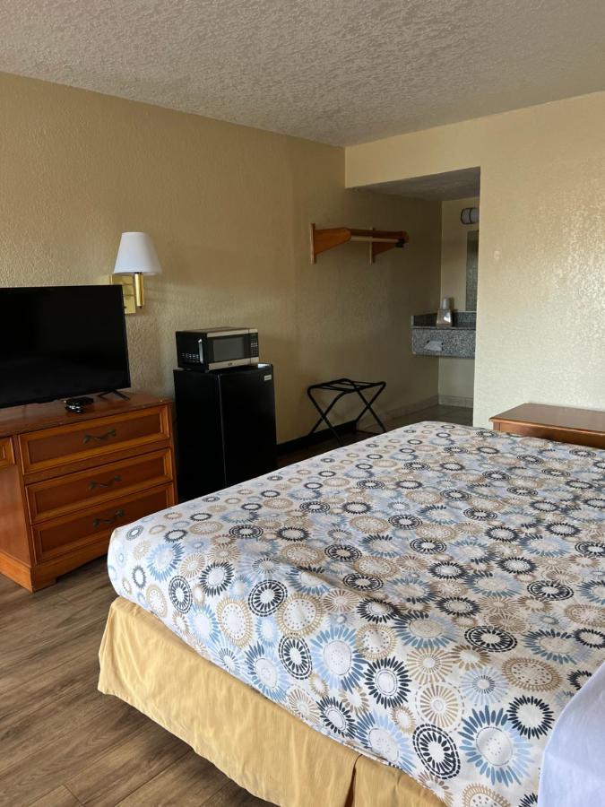 Hole Inn The Wall Hotel - Fort Walton Beach - Sunset Plaza - Nearby Beaches & Hurlburt Exterior foto