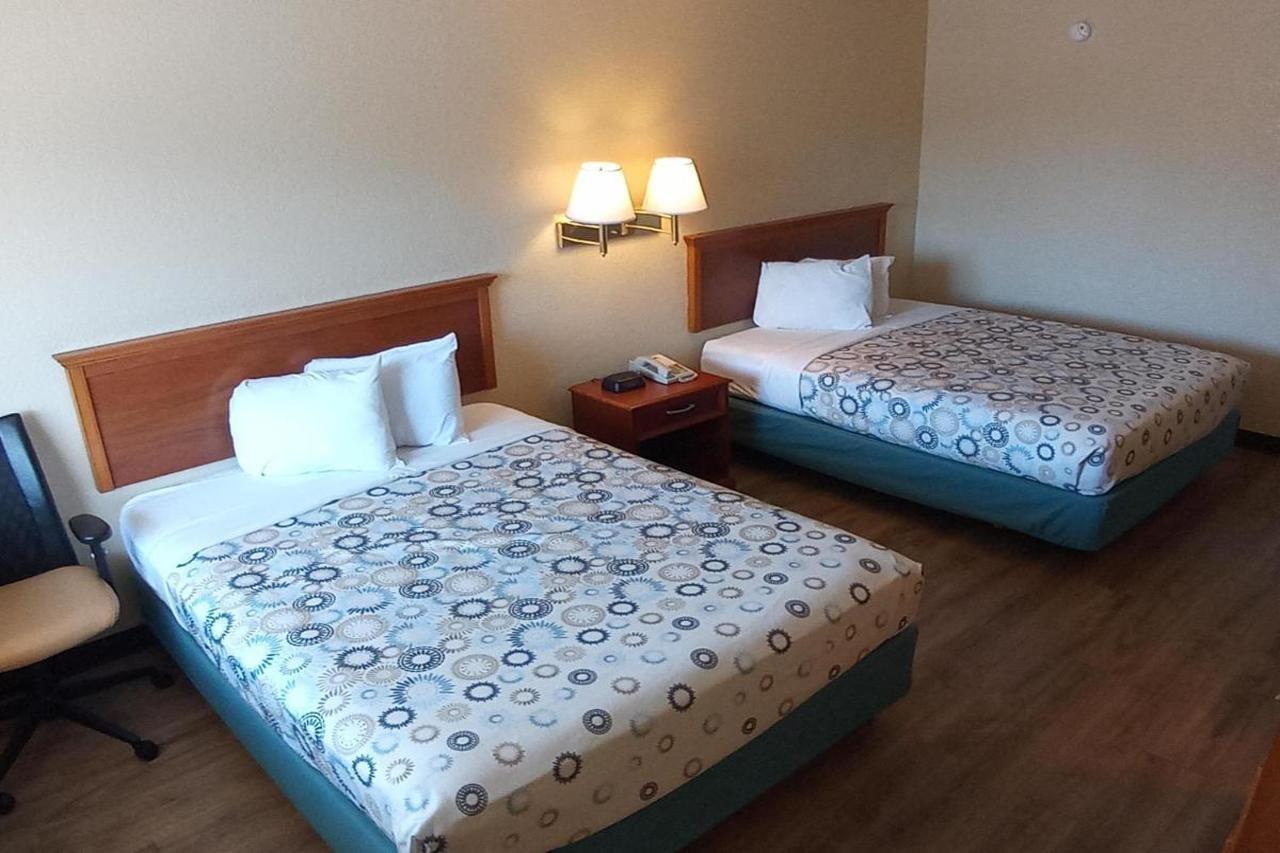 Hole Inn The Wall Hotel - Fort Walton Beach - Sunset Plaza - Nearby Beaches & Hurlburt Exterior foto
